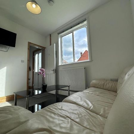 Browning House Bedrooms I Long Or Short Stay I Special Rate Available دربي المظهر الخارجي الصورة